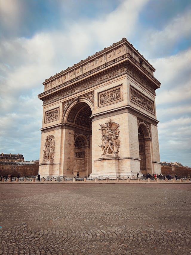 paris tourist attractions