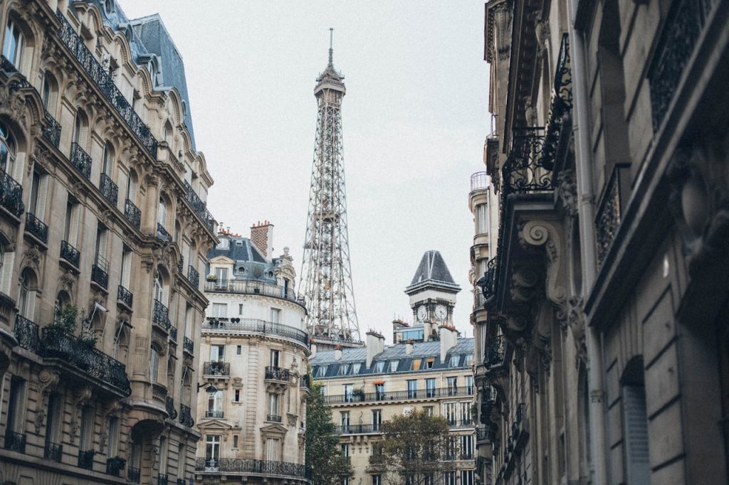 paris tourist attractions